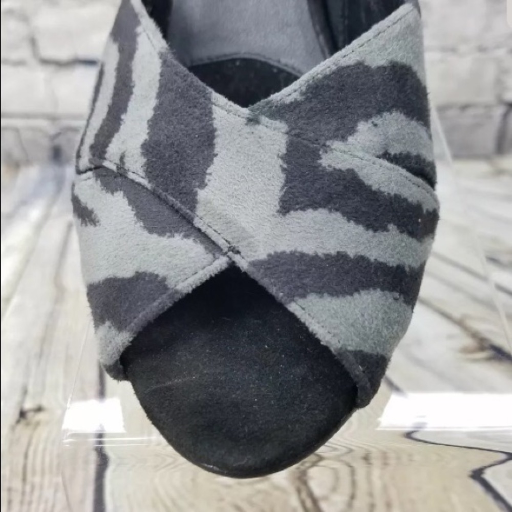 - Donald Pliner Suede Leather Black/gray Zeb…